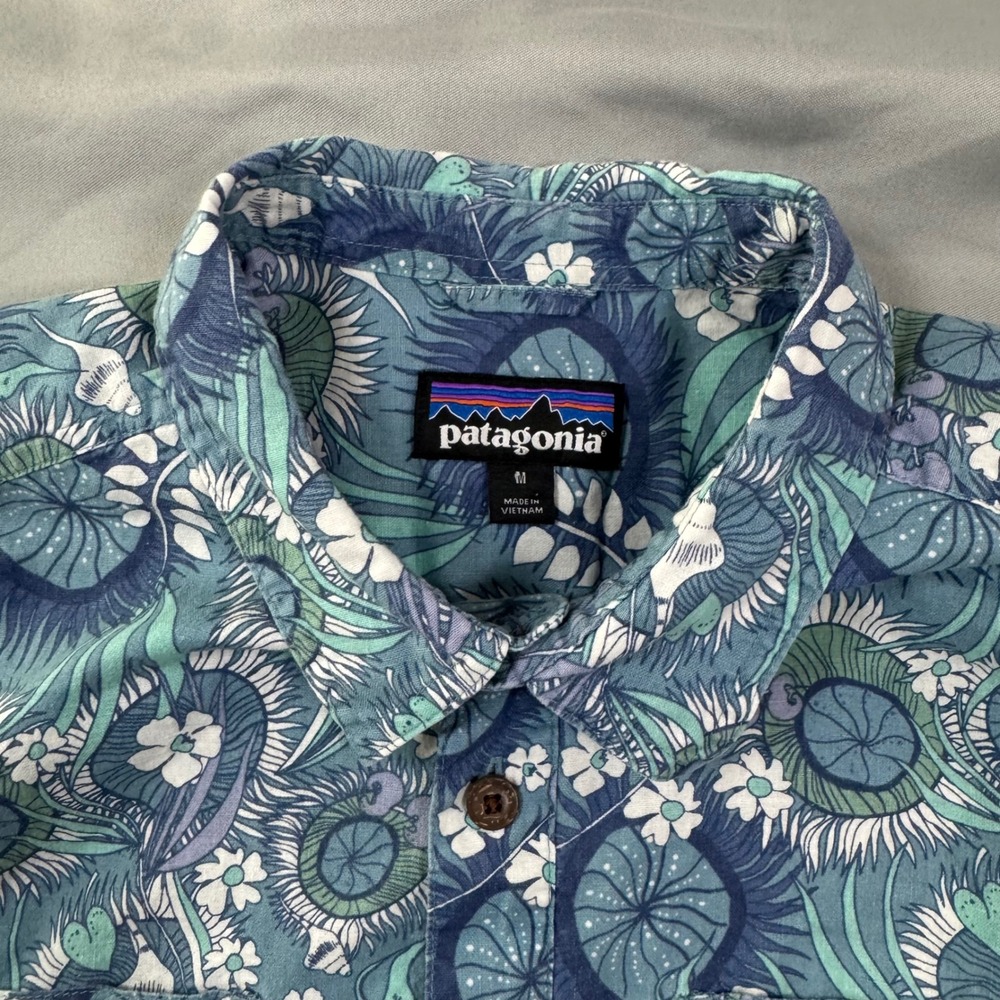 Patagonia Back Step Shirt Hawaiian Short Sleeve Button Up Blue Floral AOP Mens M - Picture 4 of 15